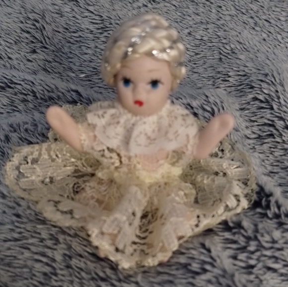 Vintage Porcelain miniature doll - Picture 2 of 3